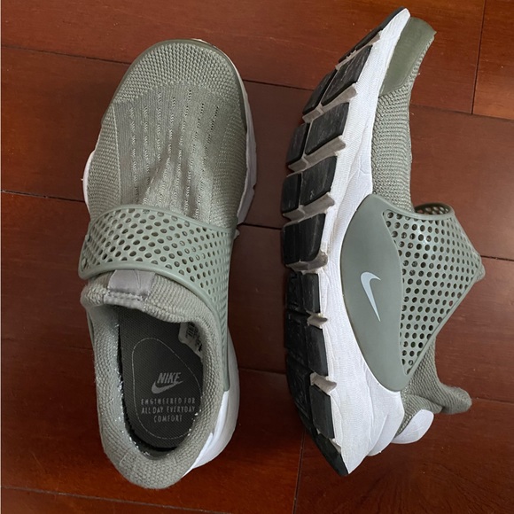 Nike shoes - Picture 2 of 3